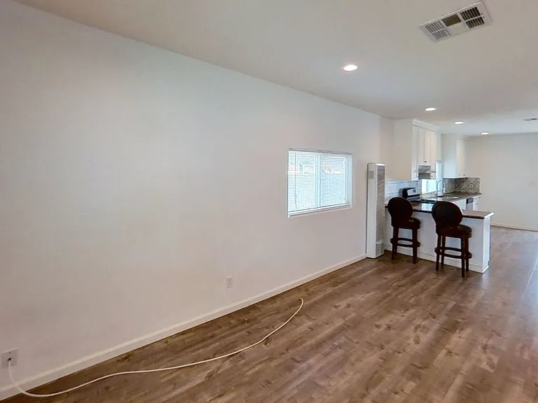3189 Sanchez St — Photo 3