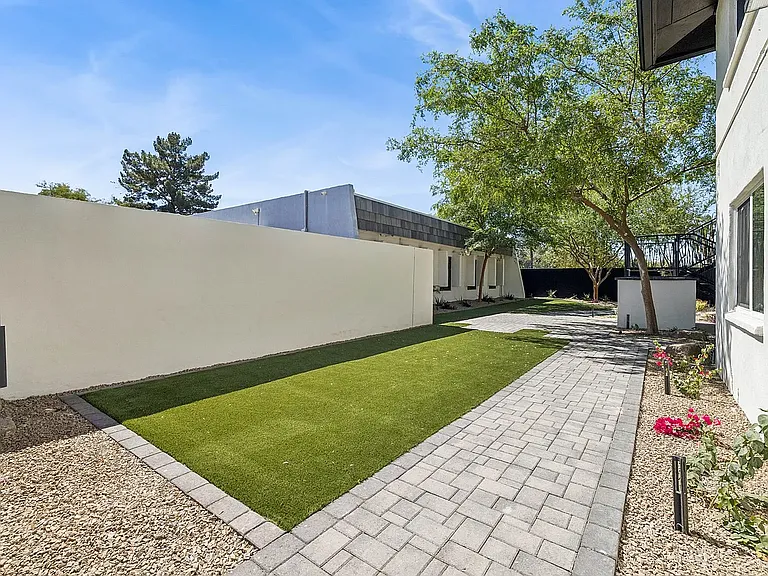 The Courtyard At Mill — Photo 21