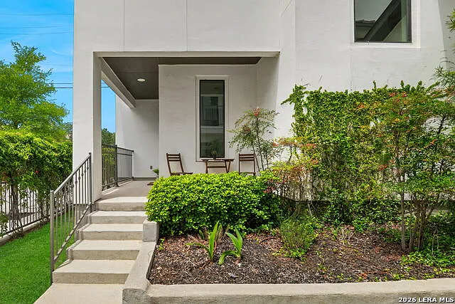 825 N Saint Marys St #301 — Photo 3