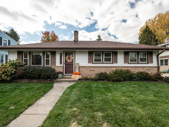 1857 East Leroy AVENUE, Saint Francis, WI 53235