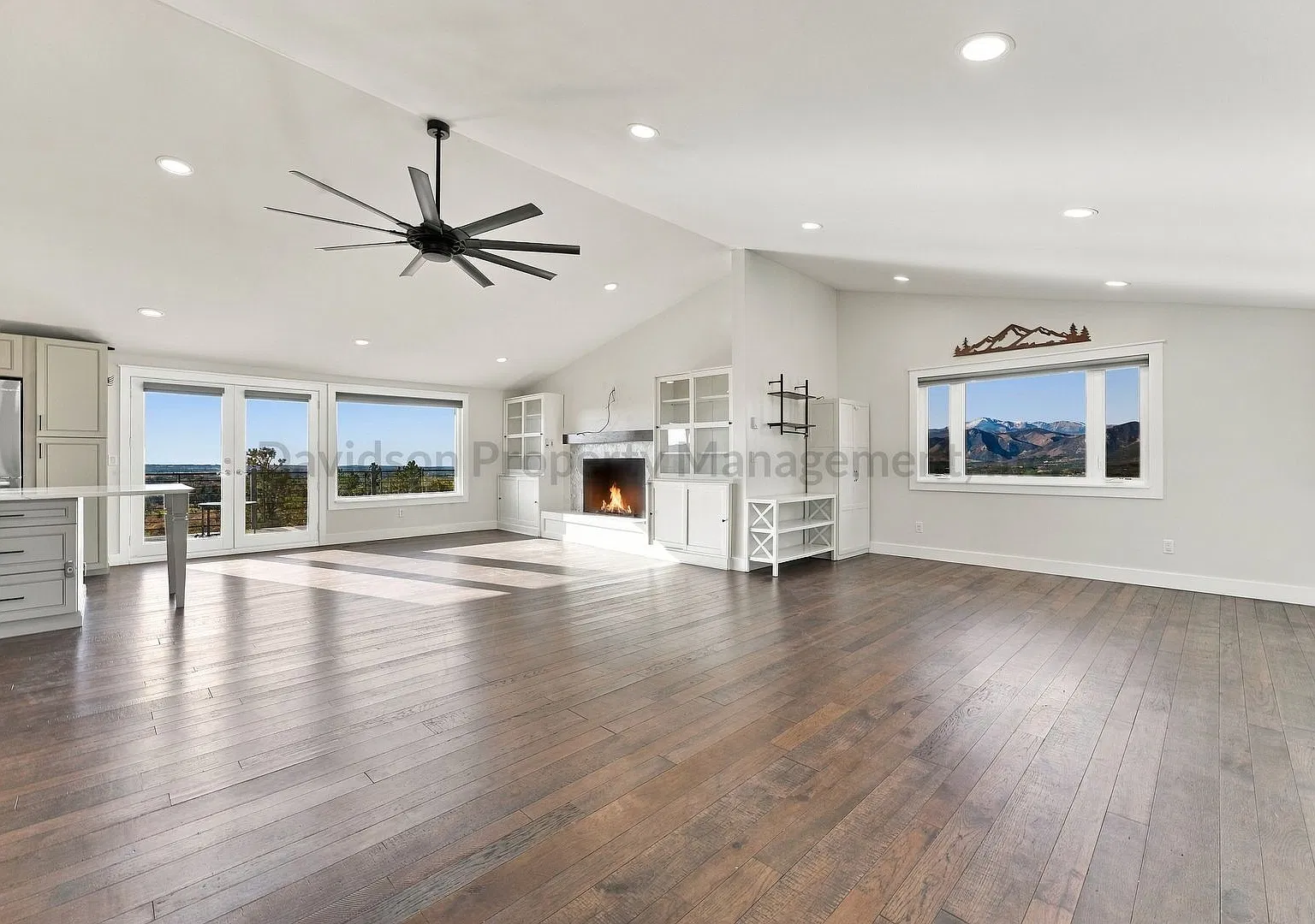 Stunning 5 Bedroom House in Gleneagle with Gorgeous Mountain Views — Photo 2