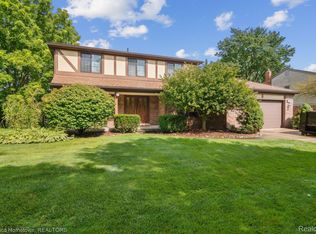 10068 Dorian Dr, Plymouth, MI 48170