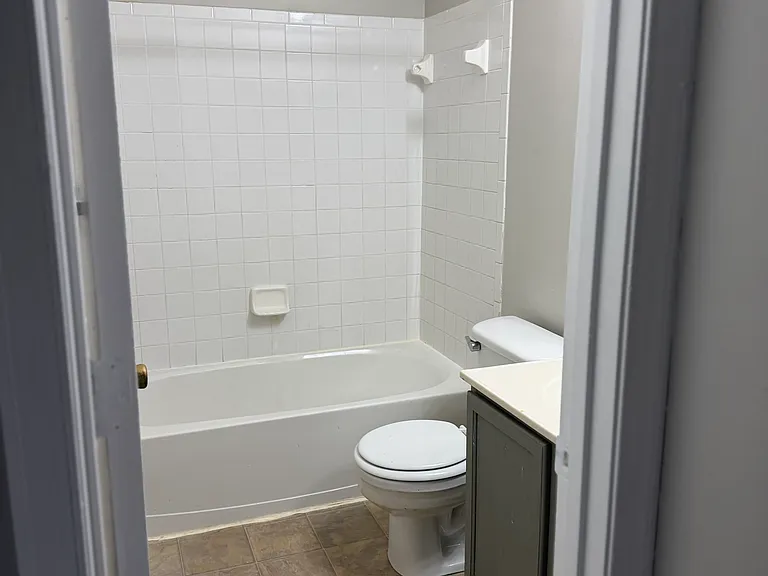 120 Penwick Cir — Photo 3