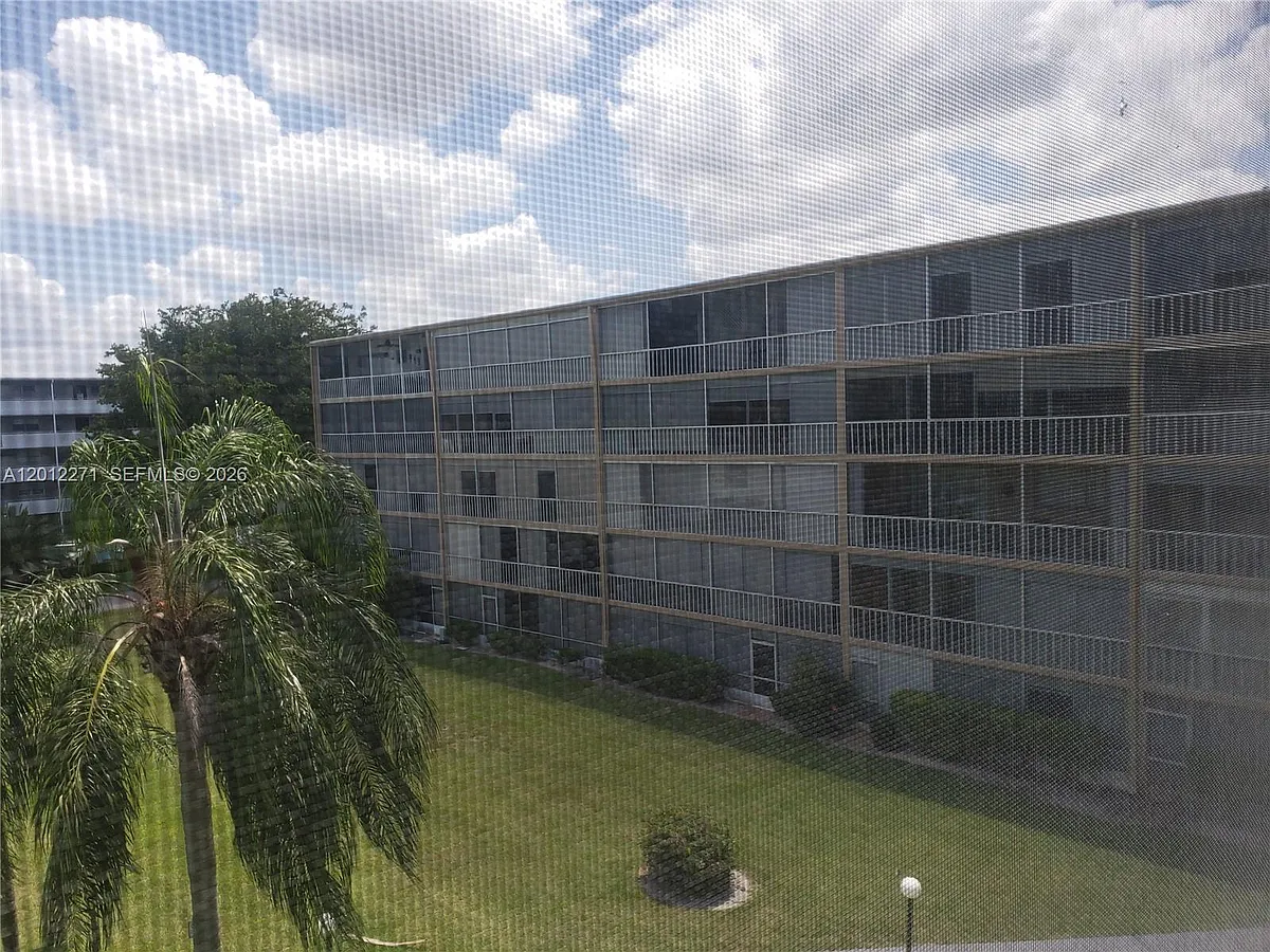 Photo 2 of 20 - 4700 Washington St #404 - Hollywood, FL Building Photo - 4700 Washington St #404
