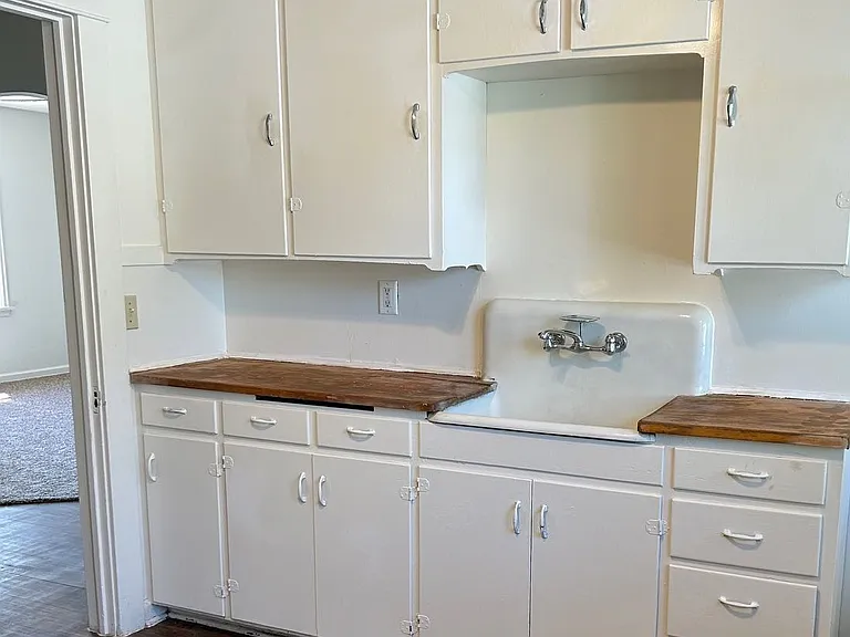 Apartments available in a highly desirable University District location! — Photo 16