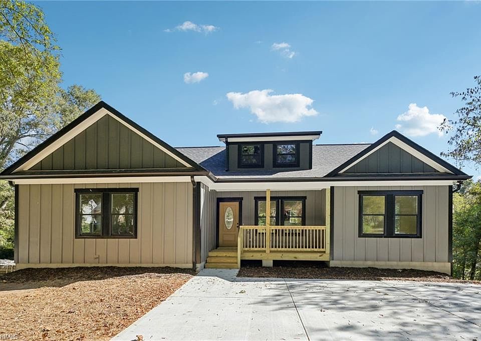 1st image of 527 Tarleton Ave