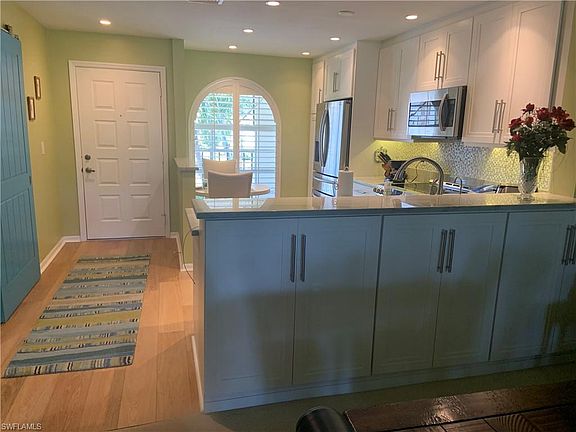 3rd image of 256 Deerwood Cir APT 9