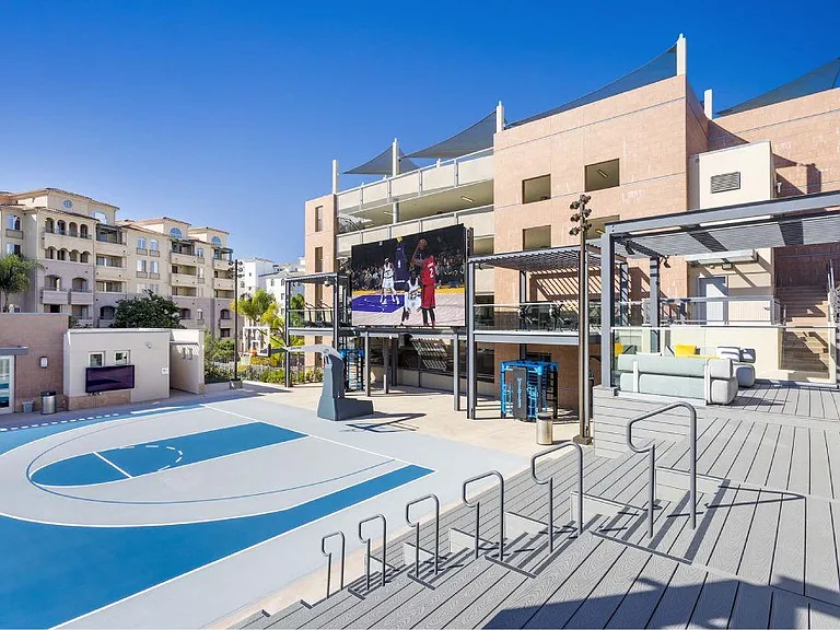 360 Luxury Apartments — Photo 2