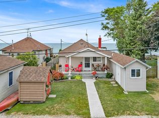 813 Erie Shores Dr, Essex, ON N0R1G0