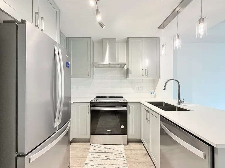 6338 King George Blvd #308 — Photo 3