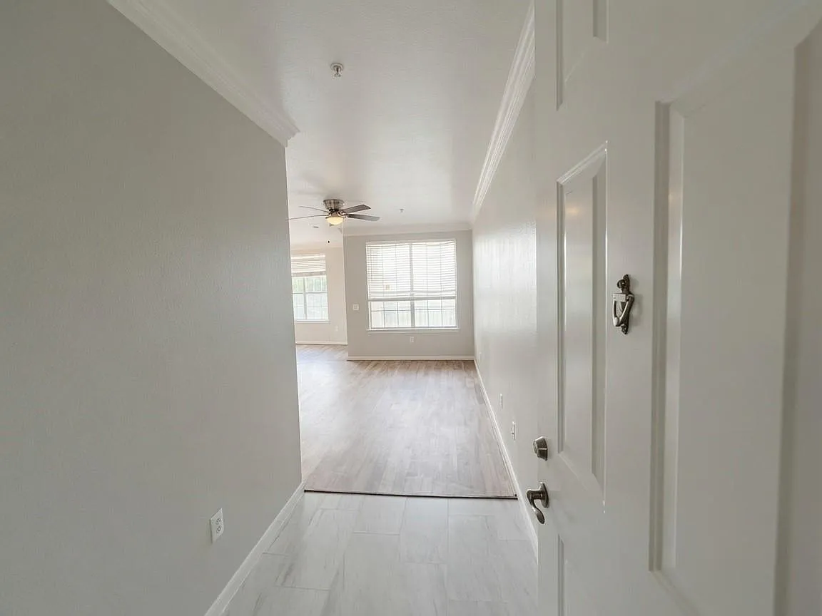 2 bed, 2.0 bath, 1247 sqft, $1,750 — Photo 3