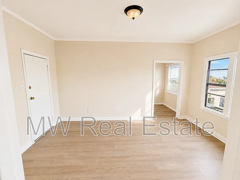 936 E 24th St #207 — Photo 2