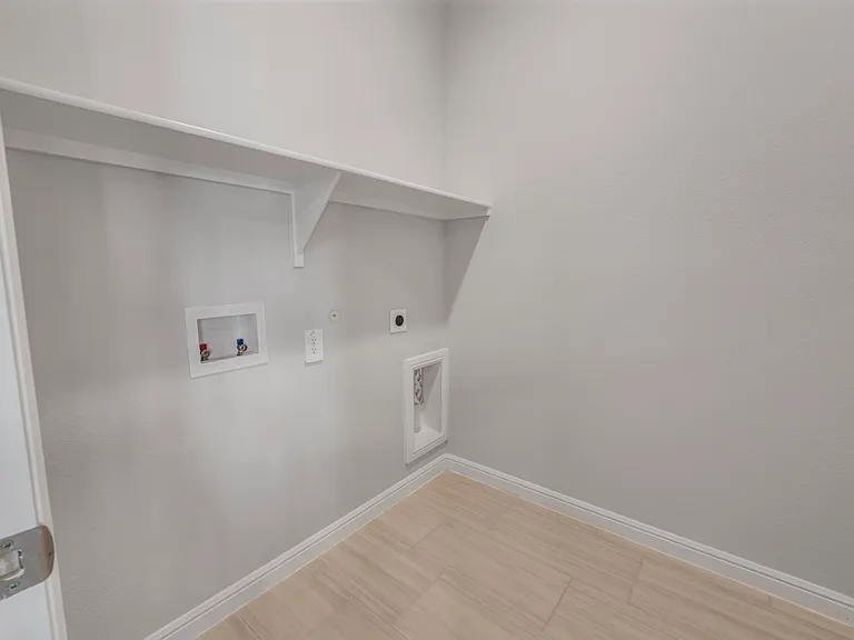 14546 Gorge Dr — Photo 2