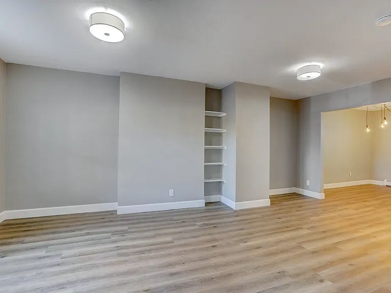 2524 N High St — Photo 6