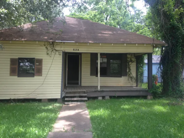 624 Bell St, Wharton, TX 77488