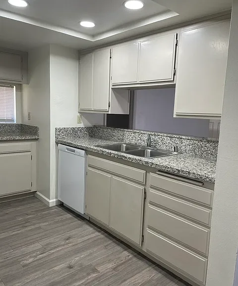 4301 California Ave #21 — Photo 8