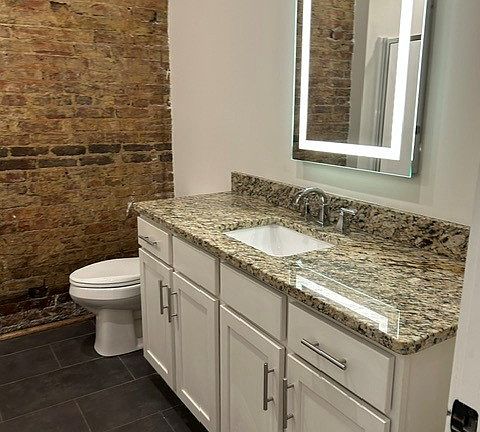 4th image of 102 W Summit Hill Dr APT 204