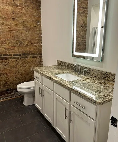 102 W Summit Hill Dr #204 — Photo 4