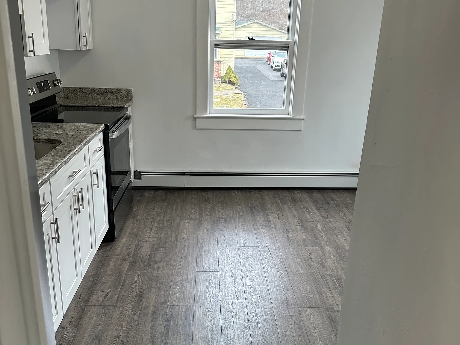 2 bed, 900 sqft, $2,700 — Photo 3