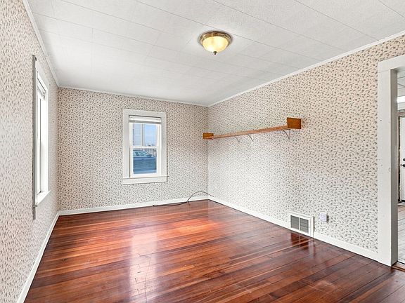5th image of 255 Center St