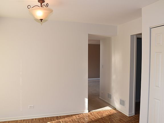 4th image of 899 Fox Chase Dr #899