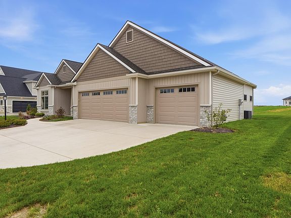 3rd image of 10620 Chestnut Creek Blvd
