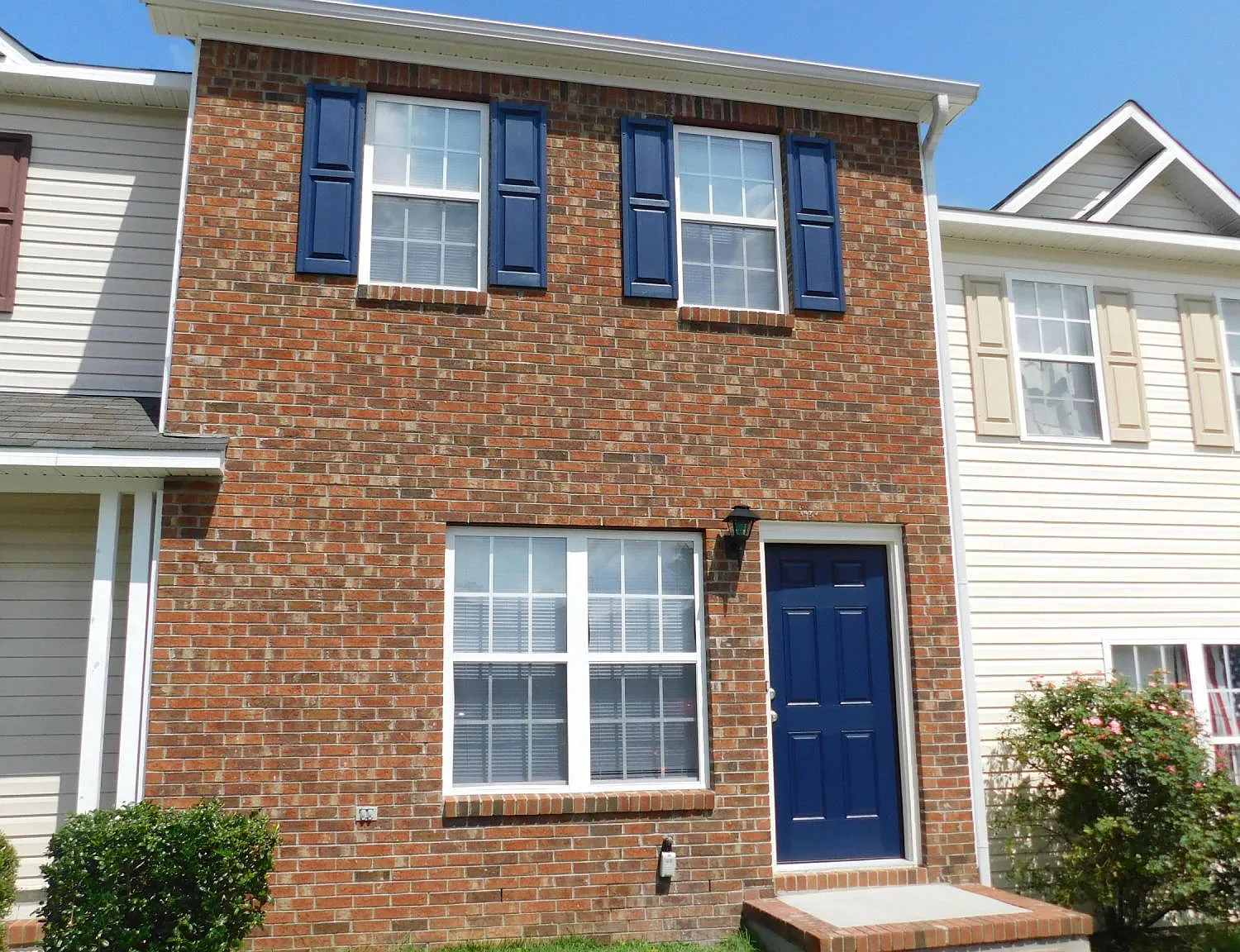 2 bed, 2.5 bath, 992 sqft, $1,250 — Photo 1