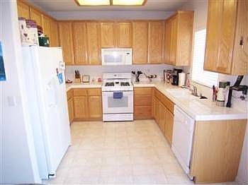 4th image of 3174 Saginaw St