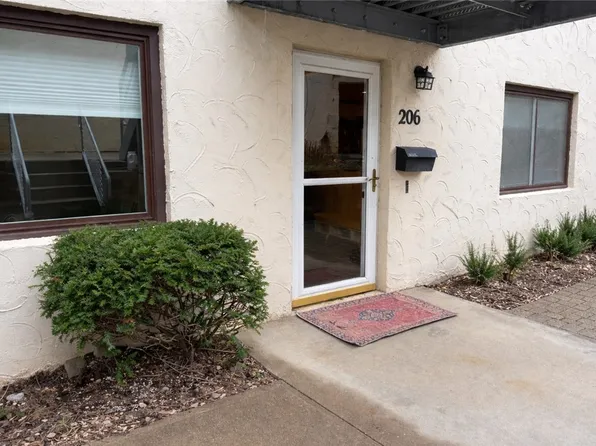 206 Bay Village Dr, Rochester, NY 14609