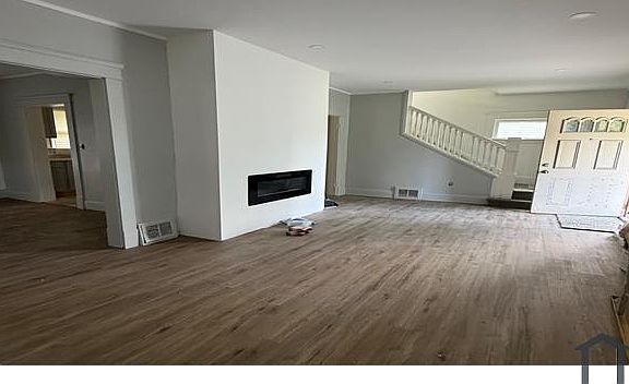 5th image of 3375 E 142nd St
