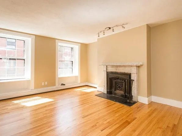 30 Temple St APT 3, Boston, MA 02114