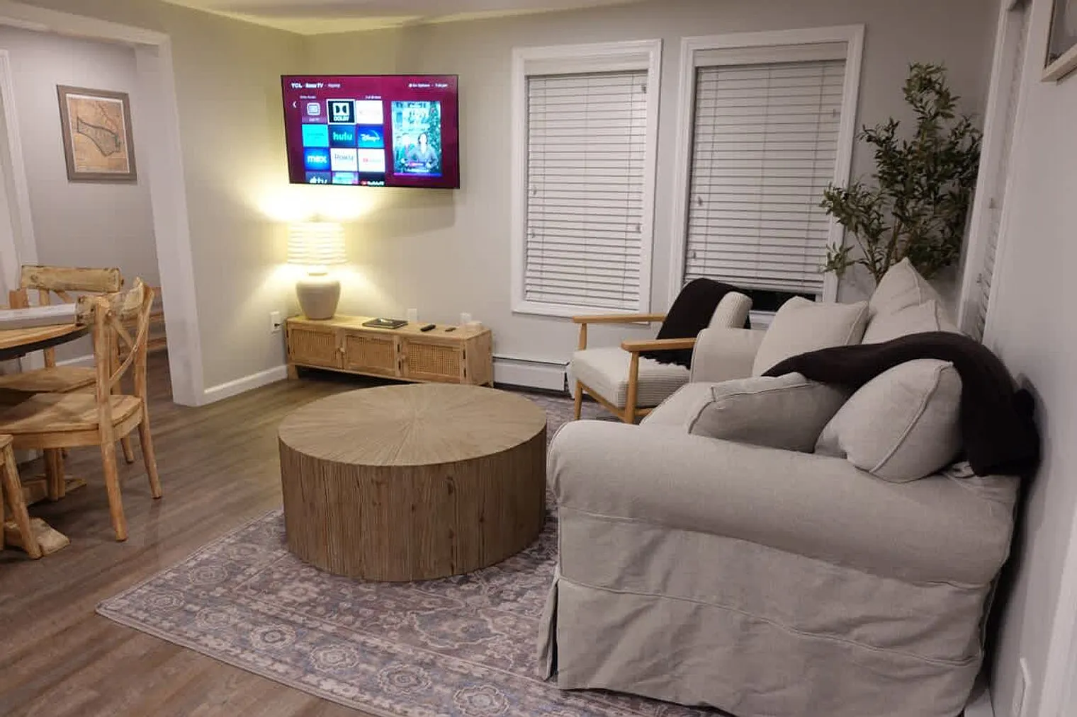 2 bed, 1.0 bath, 839 sqft, $5,040 — Photo 1