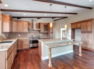 2753 Summit Dr, Escondido, CA 92025