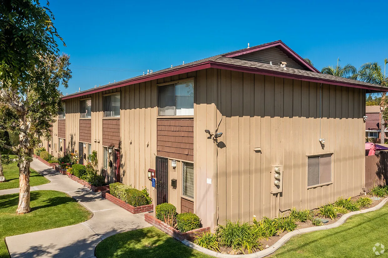 Countryside Townhomes Apartments — Photo 3