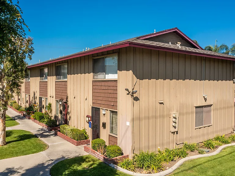 Countryside Townhomes Apartments — Photo 4