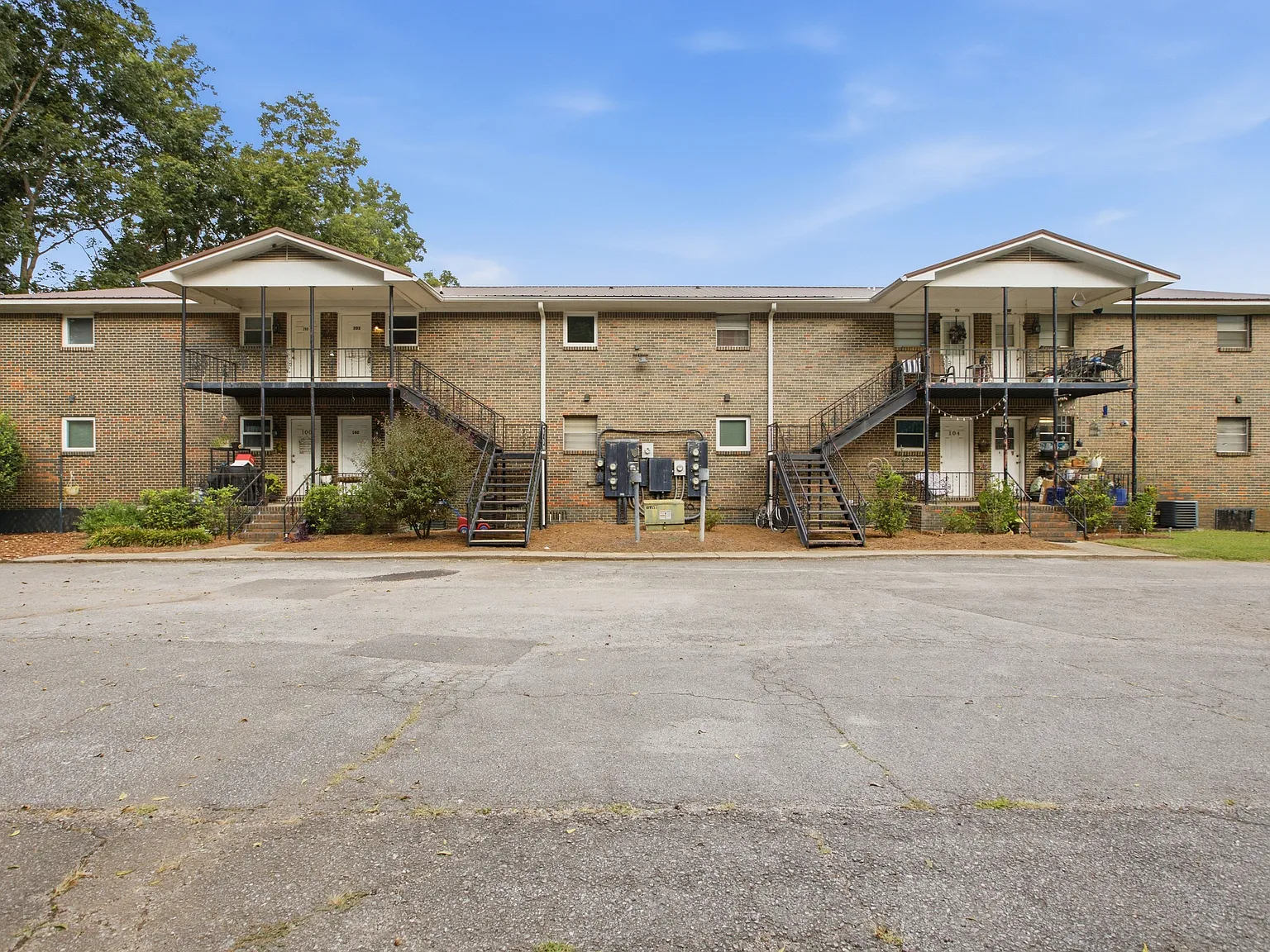 2 bed, 1045 sqft, $995 — Photo 1