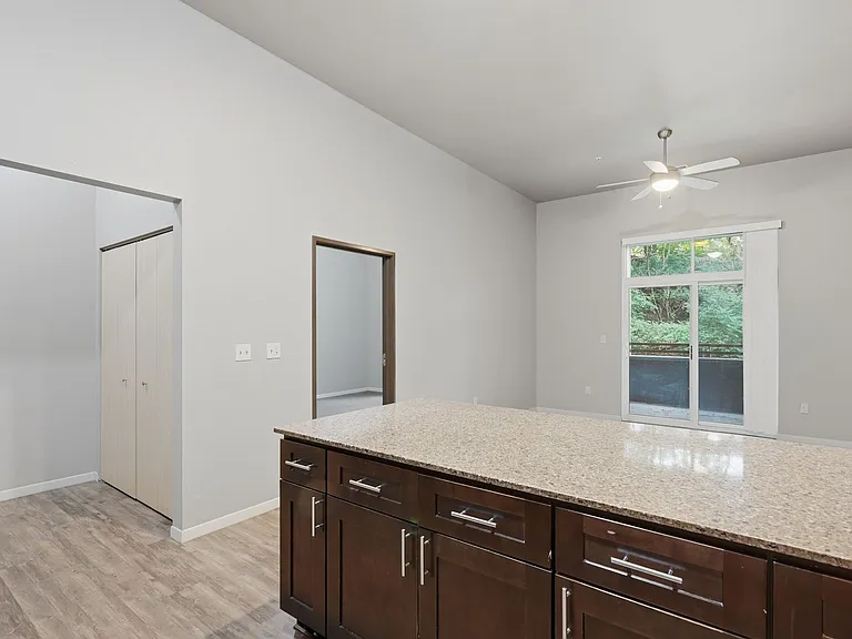 Riverview West — Photo 11