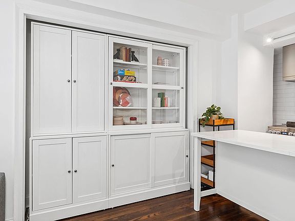4th image of 320 E 42nd St APT 907