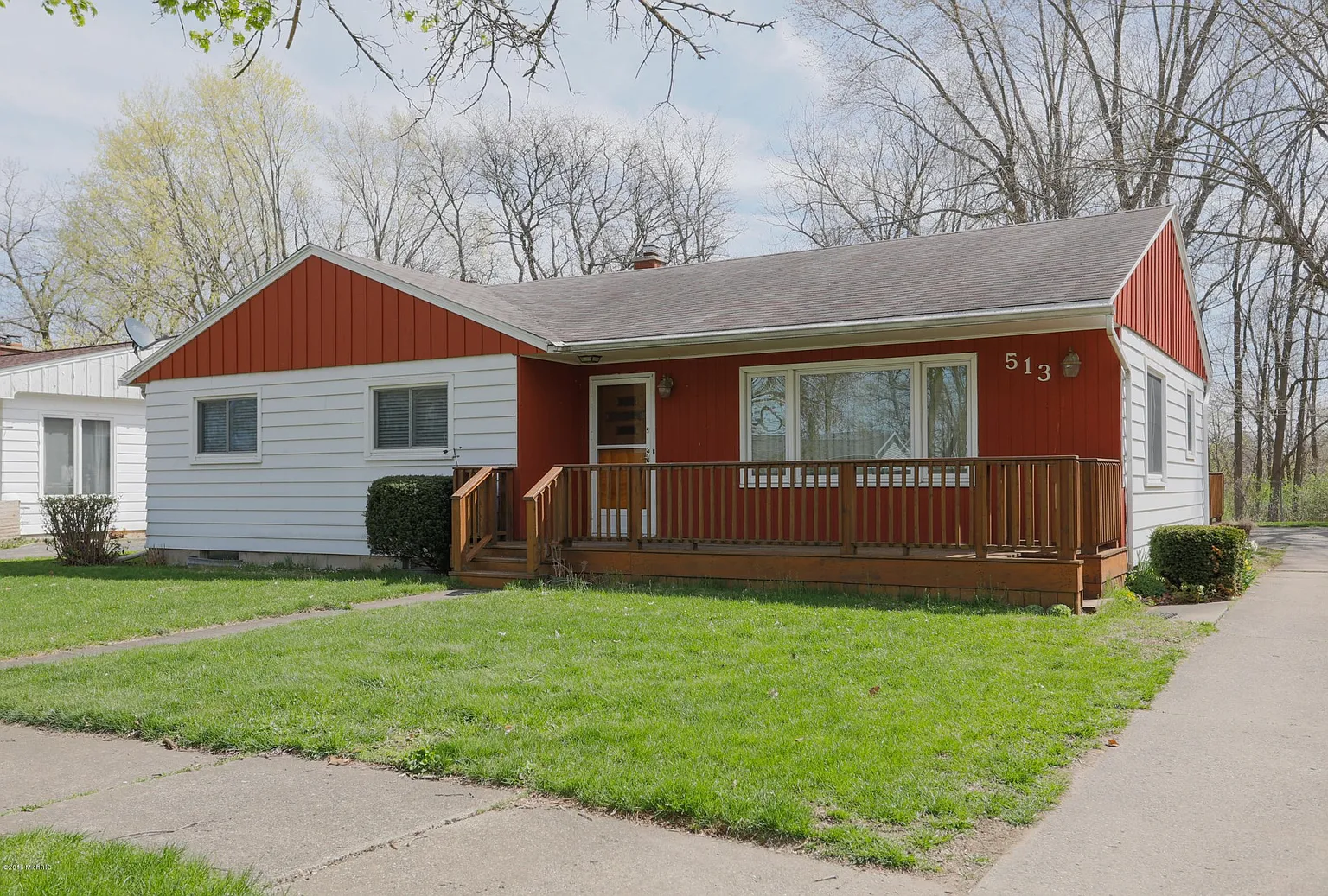 513 N Douglas Ave photo 1