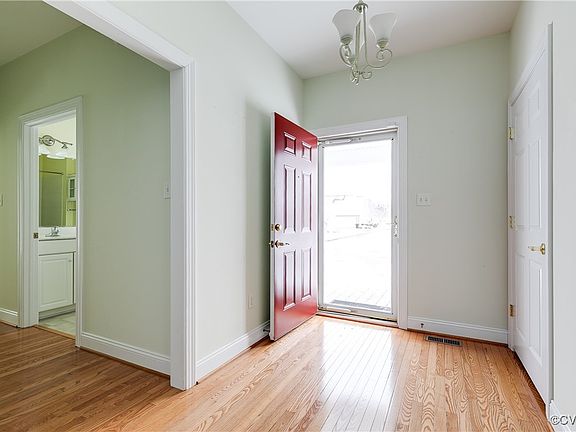 4th image of 3883 Grove Tavern Ln
