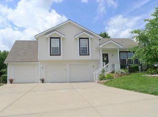 540 Hawthorne Dr, Liberty, MO 64068