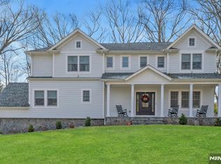 44 Elizabeth Ter, Upper Saddle River, NJ 07458