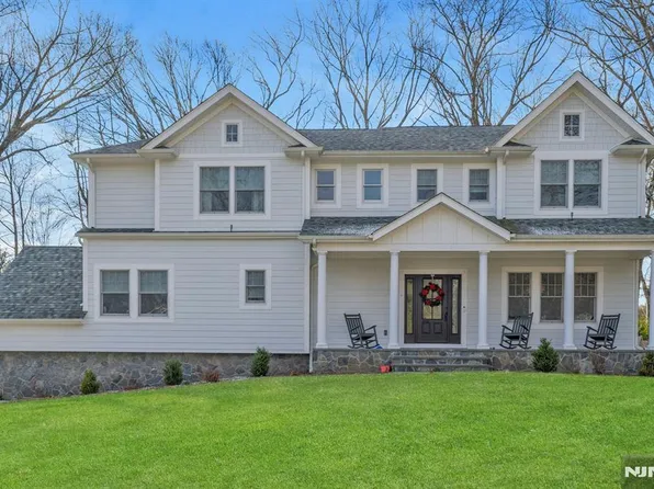 44 Elizabeth Ter, Upper Saddle River, NJ 07458