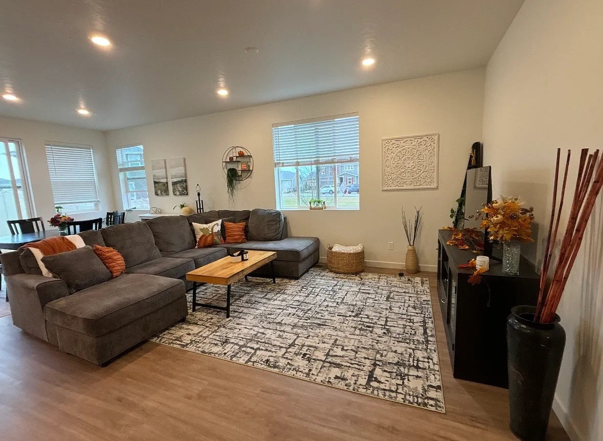 4137 S Graycliff Way — Photo 2