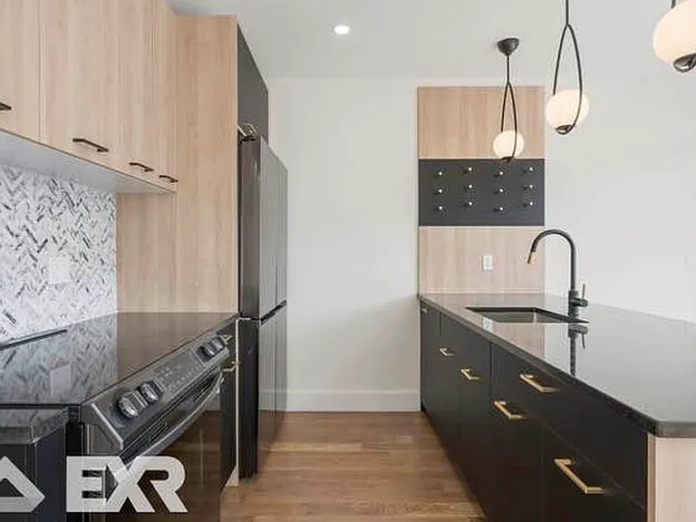 188 Freeman St #2R — Photo 10