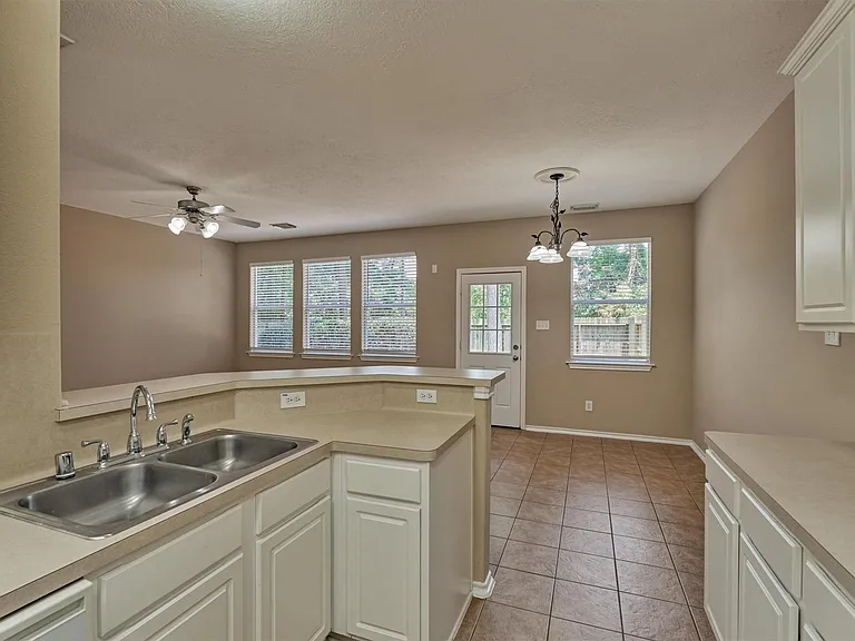 106 E Stedhill Loop — Photo 14