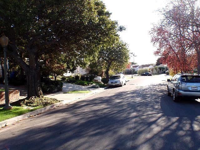 2nd image of 2130 Holmby Ave