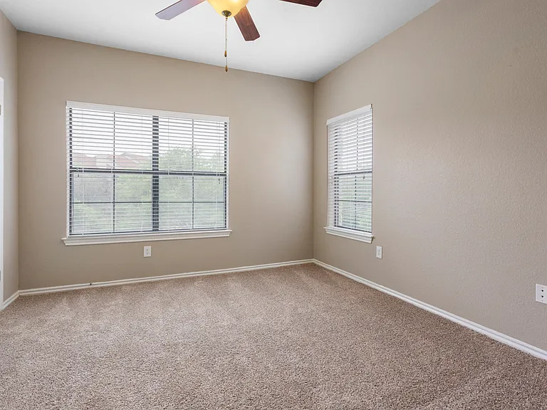 Waters Edge Apartment Homes — Photo 122