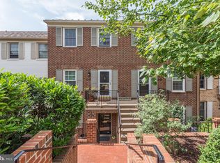 3235 Sutton Pl NW APT D, Washington, DC 20016