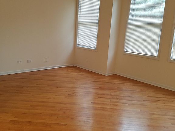 3rd image of 2549 N Southport Ave